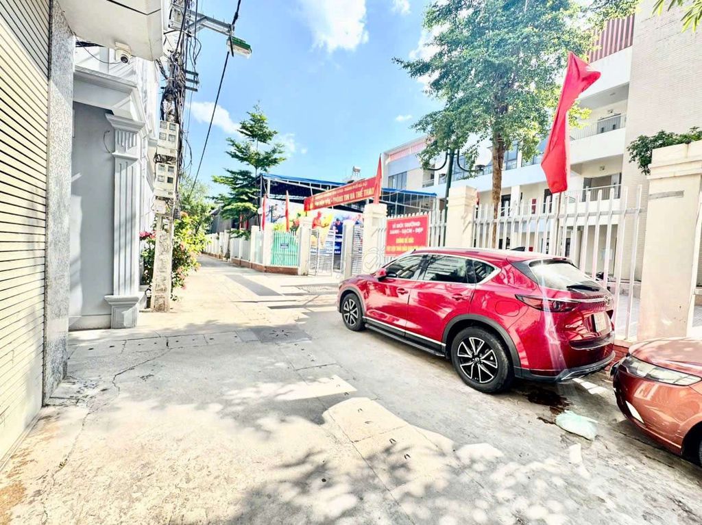 Cho thuê nhà gần Time city 35m2, gần trường học,ô tô đỗ
