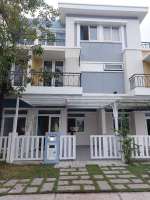 Cho thuê nhà 90m2, 4PN, 5WC, 1T2L, KDC Rosita Khang Điền, Phú Hữu, Q9