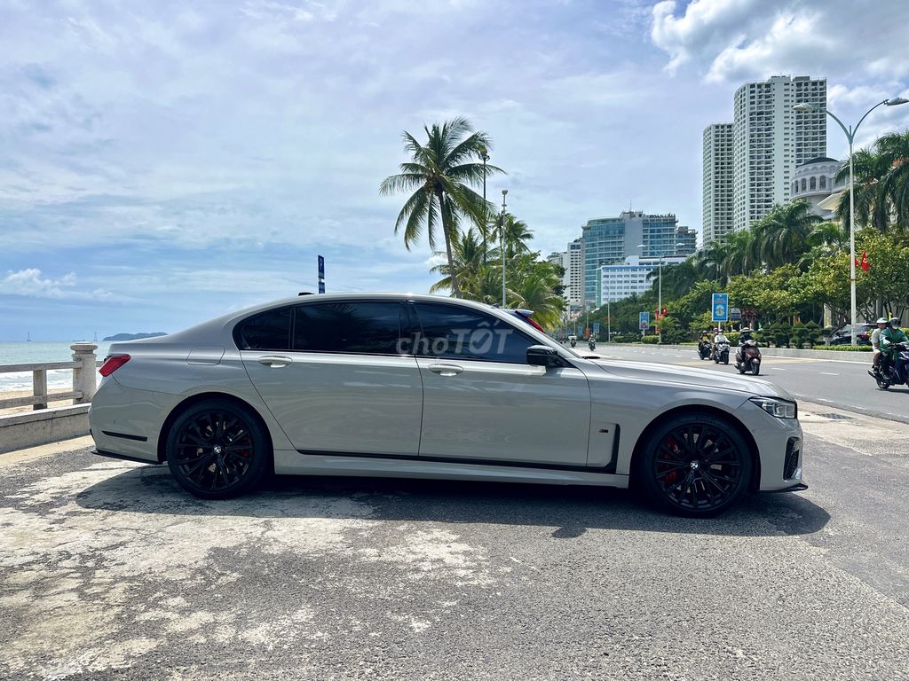 BMW 730Li sx 2017 đklđ 2020 lăn bánh chỉ 48.000km. Mua bán Ô tô tại Quận Tân Phú Tp Hồ Chí Minh được đăng bởi Phước Nguyễn hình 4