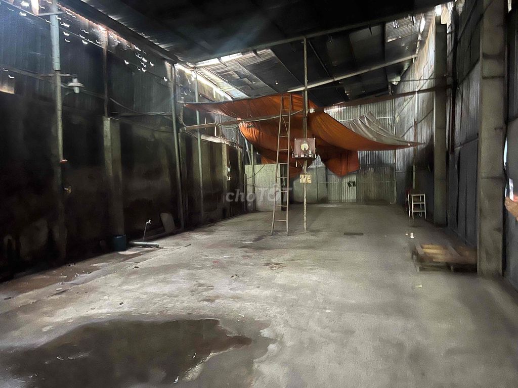 CHO THUÊ KHO XƯỞNG 400M2 NGAY LÀNG ĐẠI HỌC CÓ ĐIỆN 3 PHA