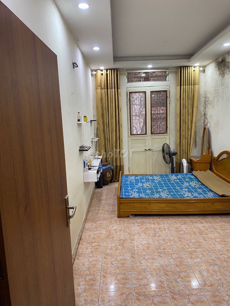 Nhà mặt tiền 33m2, 2 phòng ngủ, Phố Hàng Muối, Quận Hoàn Kiếm