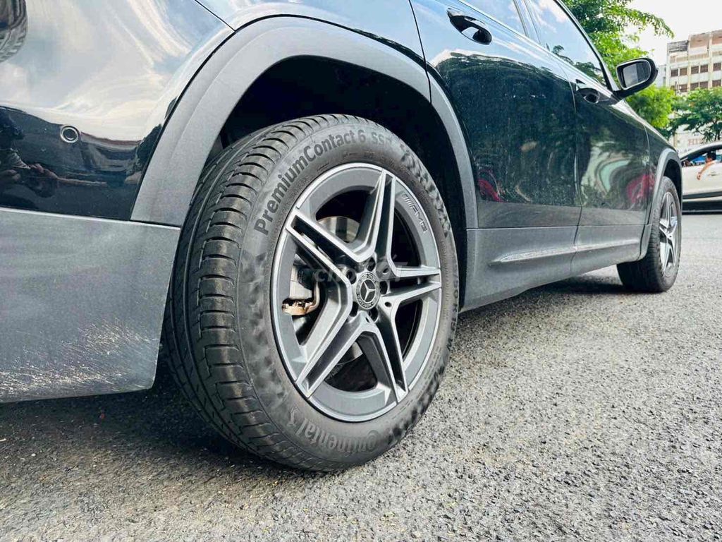 Mercedes GLB 200 2021 черный 15.530 км
