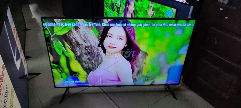 Tivi Smart 4K SAMSUNG 50inch, màn hình tràn viền.