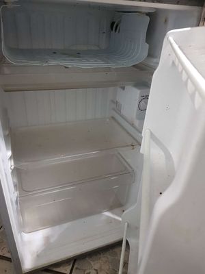 Đổi tủ to ,dư tủ lạnh 90l thanh lí cho ai cần