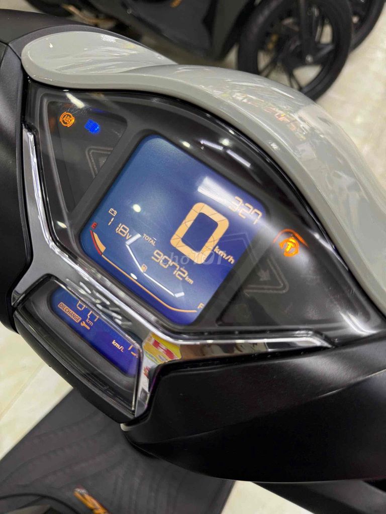 Honda SH160i ABS 2024 Xám xi măng 9072 km