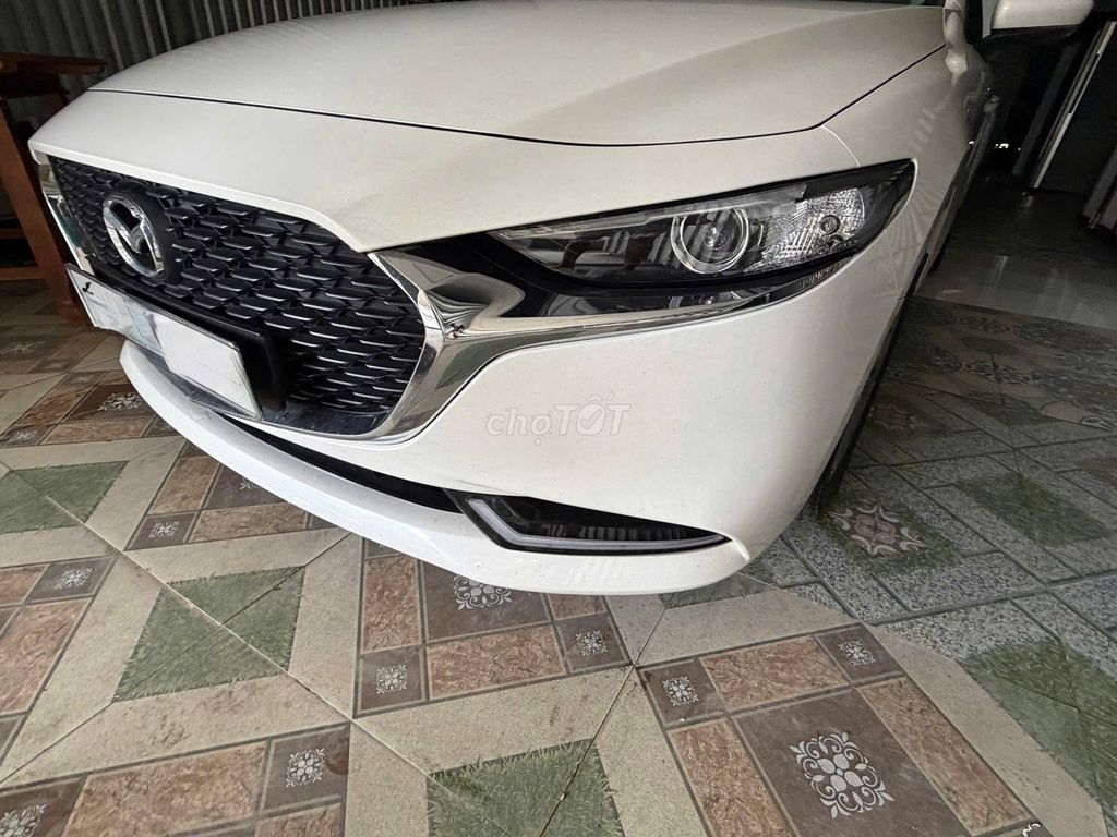 Mazda Mazda3 2024 седан белый 45000 км