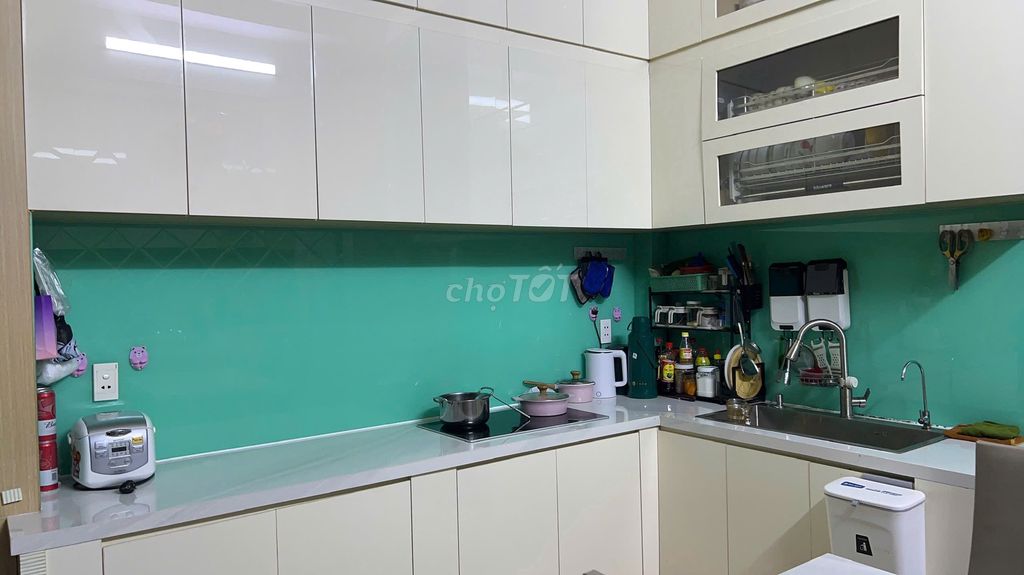Nhà nguyên căn 1 trệt 3 lầu 4 PN,làm thêm 2PN, giá 22 tr/th full nt