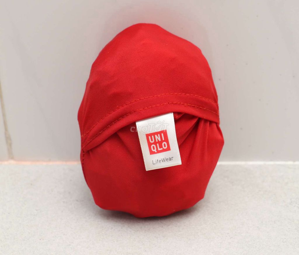 Túi xếp gọn Uniqlo Vải Đỏ 42cm x 25cm. Mua bán Túi xách tại Quận 6 Tp Hồ Chí Minh được đăng bởi hnqa hình 1