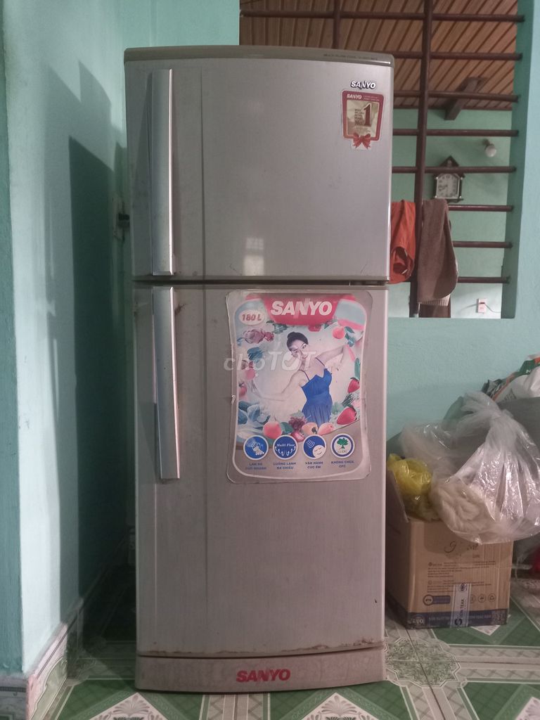 Tủ lạnh Sanyo 180 lít Xám. Mua bán Tủ lạnh tại Huyện Phong Điền Thừa Thiên Huế được đăng bởi Hoàng Văn Linh  hình 1