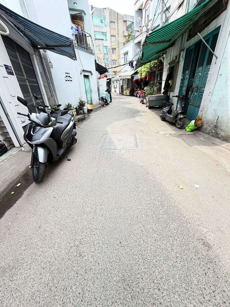 Huỳnh Văn Chính. Tân Phú (2pn, 3wc). Hẻm xe hơi. Dtsd 108m2