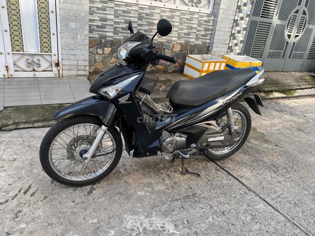 Черный травинь Honda Future 125