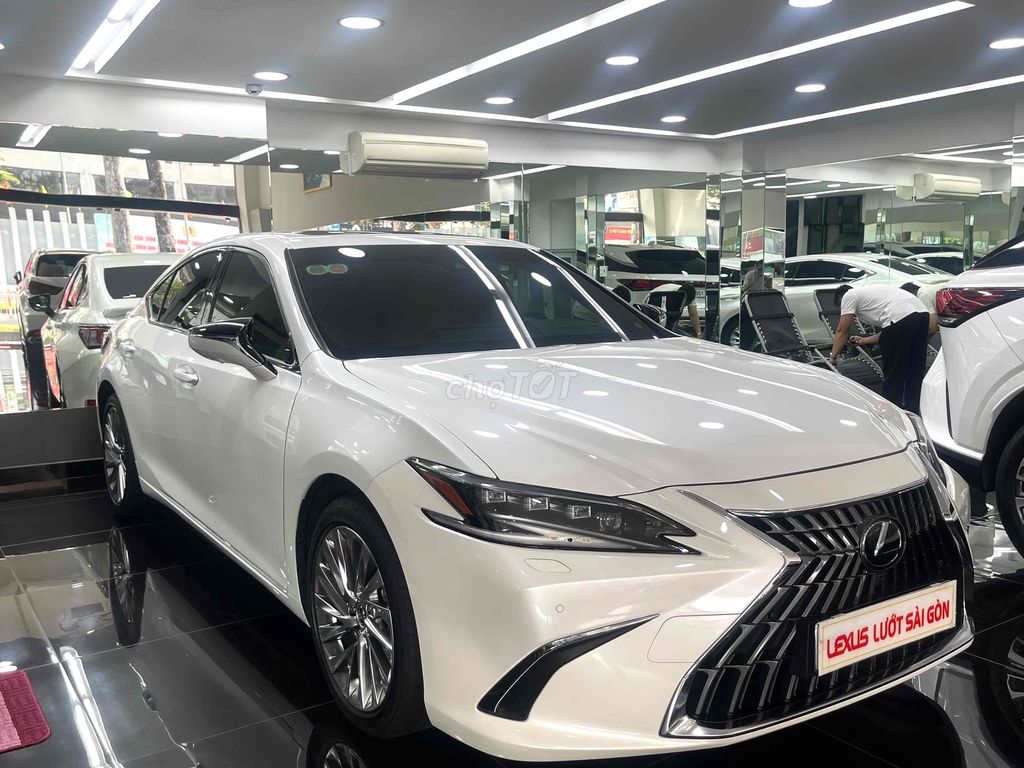 Lexus ES 2023 300h - 20000 km. Mua bán Ô tô tại Quận 1 Tp Hồ Chí Minh được đăng bởi Phan Quốc Lexus hình 3