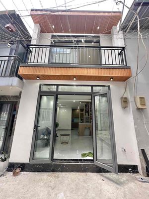 KẾ BÊN CELADON CTY_XE HƠI ĐỔ CỬA_44M2_NHÀ 2 TẦNG_SỔ ĐẸP