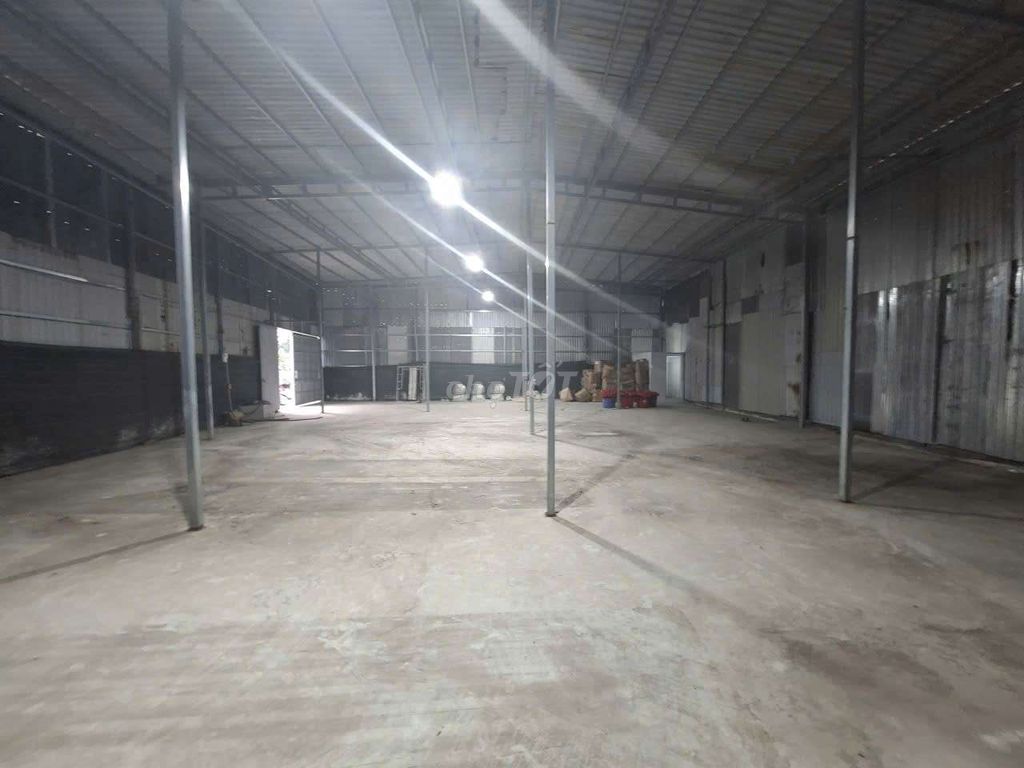 Cho thuê kho thạnh xuân gần 400m2 giá 15tr