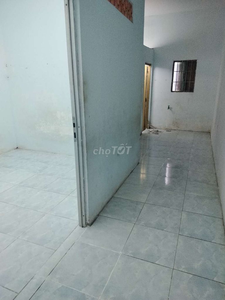 Cho thuê nhà gác suốt 60m2.có 1pn kín 2p hở.2wc.hẻm bê-tông sạch sẽ