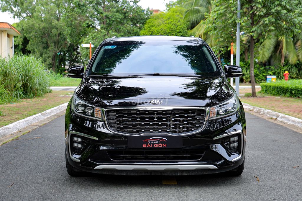 Kia Sedona 2019 90 000 км Черный