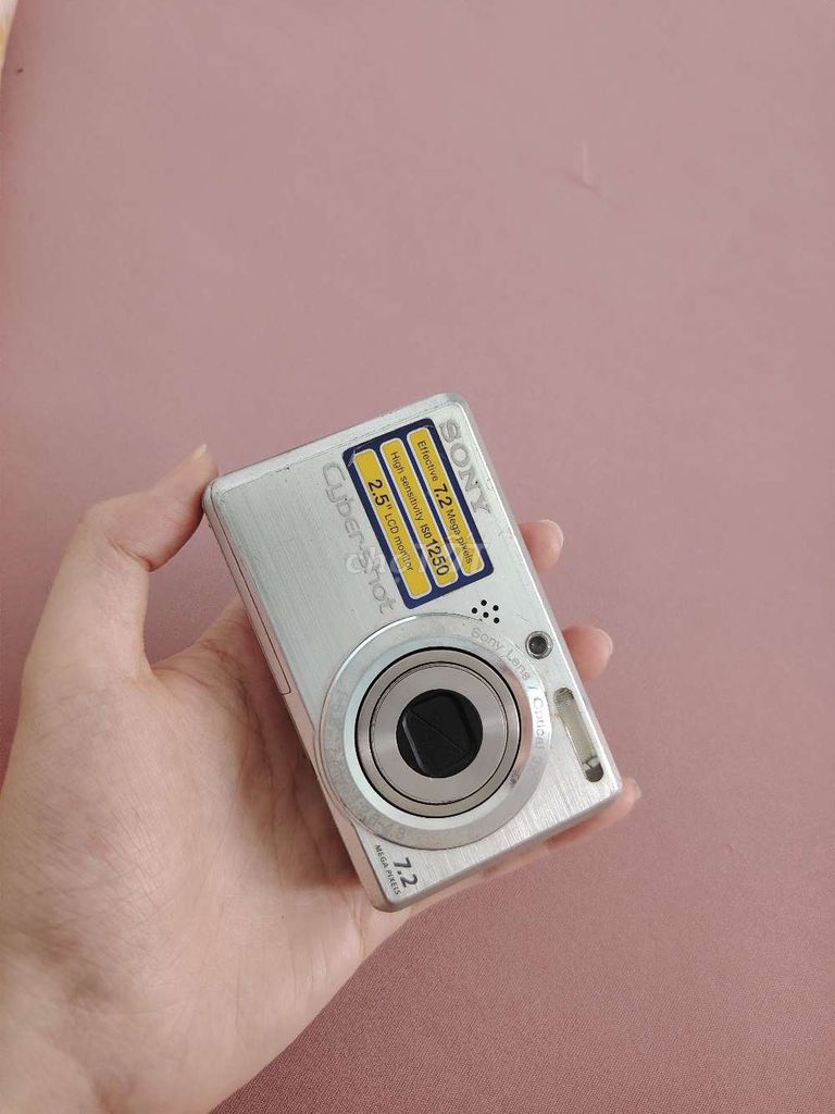 Thanh lý 2 máy ảnh digital cũ Sony và Lumix. Mua bán Máy ảnh, Máy quay tại Quận Bình Tân Tp Hồ Chí Minh được đăng bởi Sally hình 1