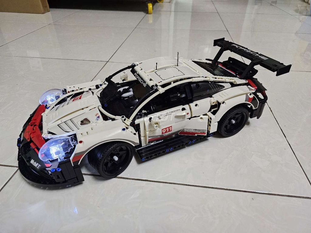 Porscher 911 RSR tỉ lệ 1:10