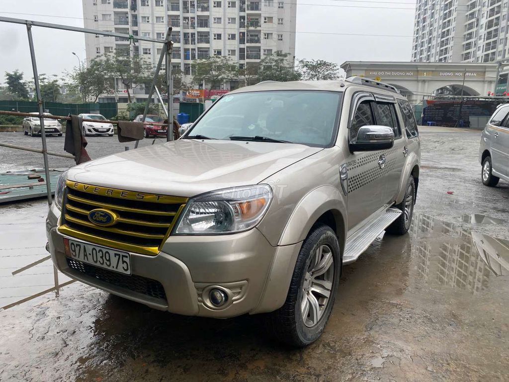 Ford Everest 2012 2.5L 4x2 MT - 6000 km