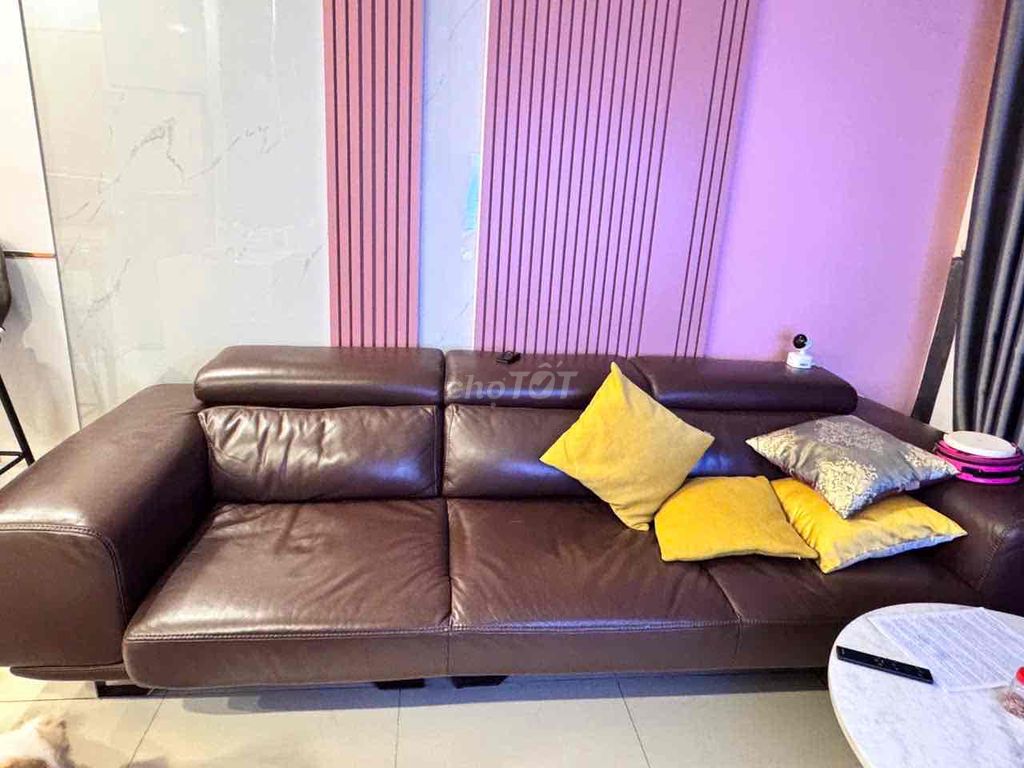 Sofa da thật đã qua sử dụng 2 năm.