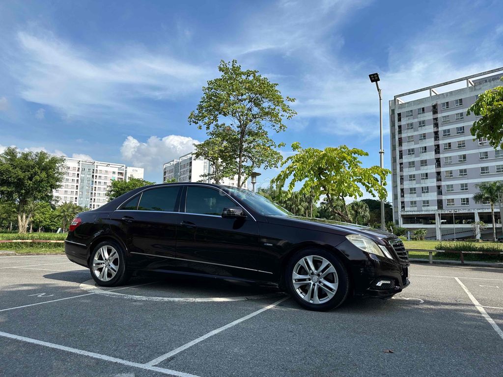 Mercedes Benz E Class 2010 E250 - 12000 km