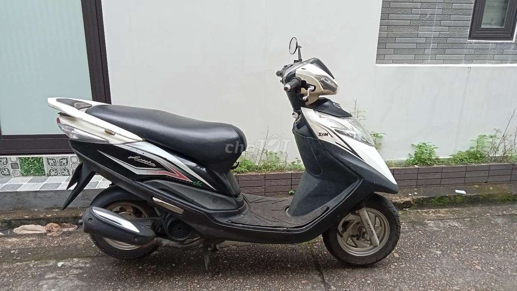 SYM Attila Victoria 2014 Trắng đen. Mua bán Xe máy tại Quận Thanh Khê Đà Nẵng được đăng bởi Trần Khải hình 3