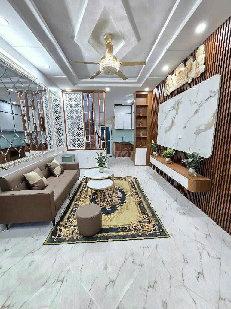 4-этажный дом площадью 32 м² в аренду, 3 спальни, Хоанг Май