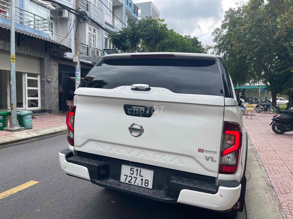 Nissan Navara 2022 VL 4WD белый 70 000 км