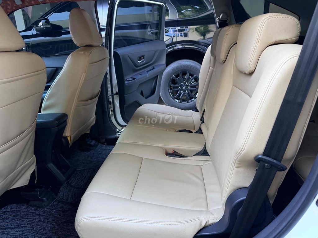 Toyota Avanza 7 chỗ số tự động màu Trắng