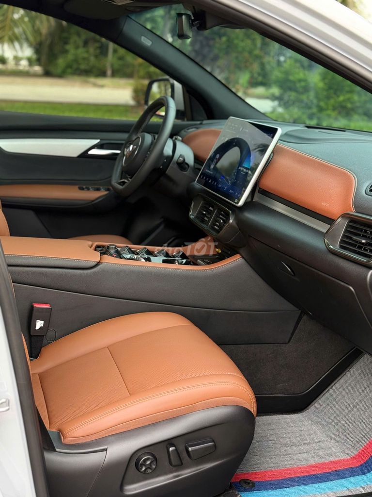 VINFAST VF8 PLUS 2025 Стеклянная крыша Есть автокредит