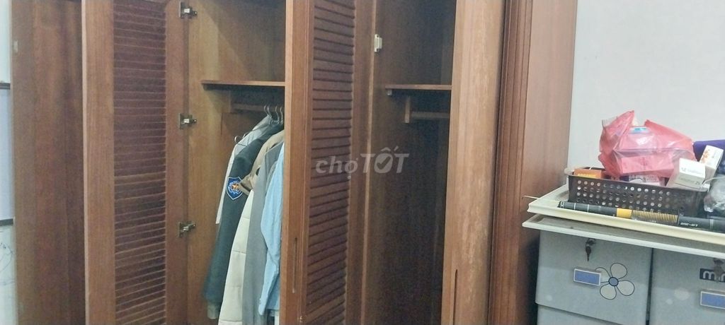 Tủ quần áo xoan đào Nâu 4 cánh Hiện đại. Mua bán Tủ, kệ gia đình tại Quận Cầu Giấy Hà Nội được đăng bởi Chị Linh hình 1
