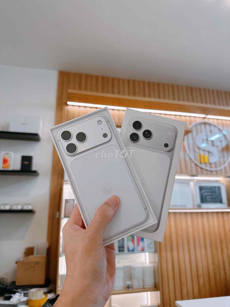 iPhone 17 Pro Max 256G Bạc chính hãng VN hàng TGDĐ. Mua bán Điện thoại tại Quận Đống Đa Hà Nội được đăng bởi Ngô Minh Hoàng hình 1