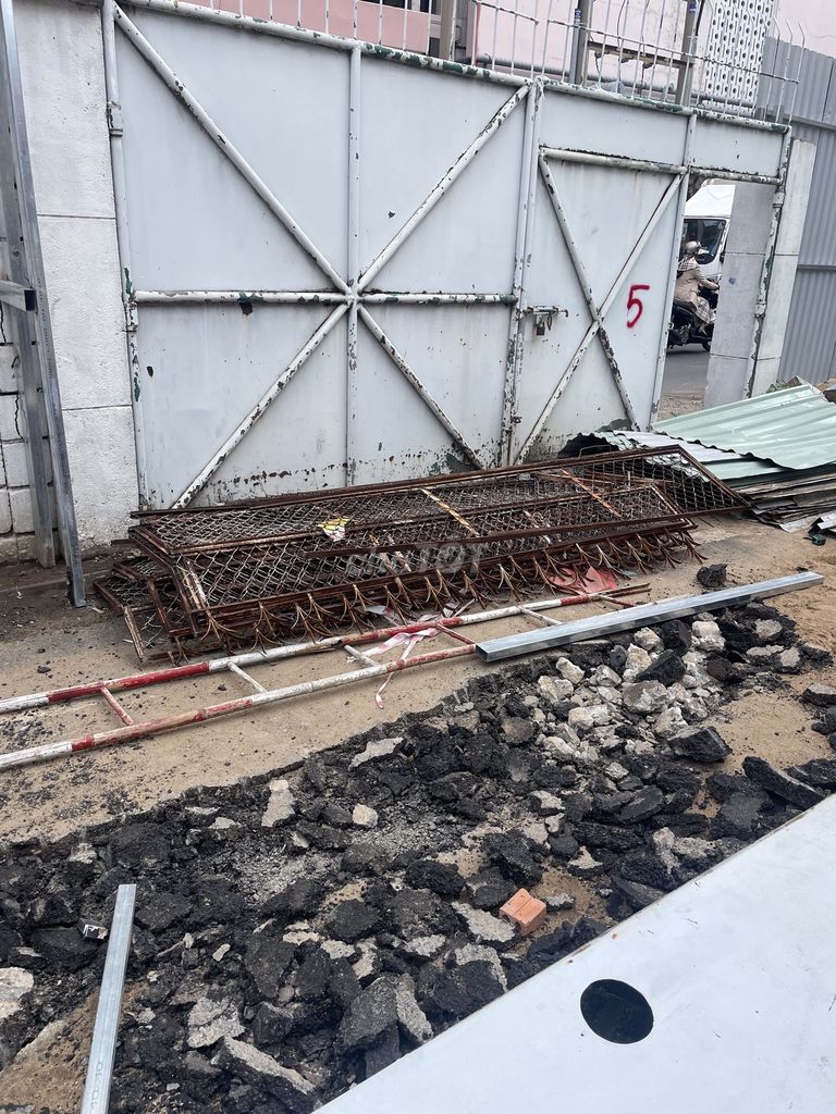 Cửa cổng Sắt Trắng. Mua bán Nội thất, đồ gia dụng khác tại Quận 11 Tp Hồ Chí Minh được đăng bởi Quy Engineer hình 1