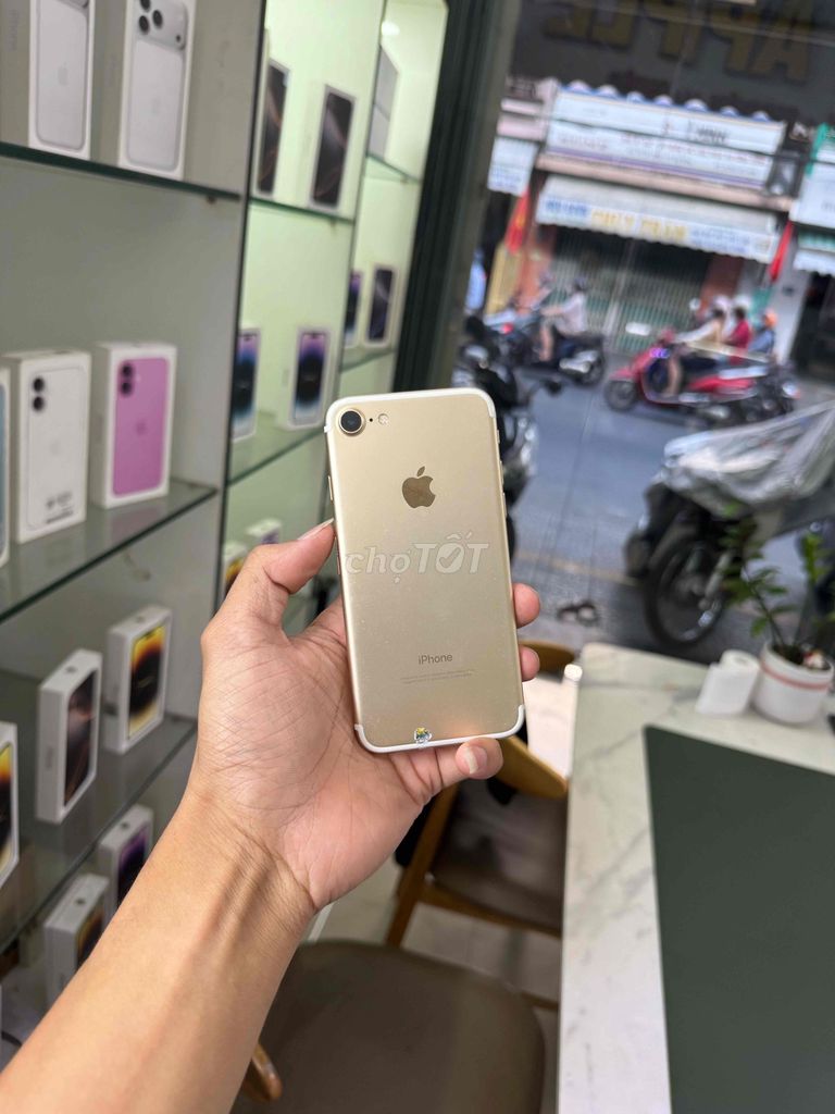 iPhone 7 128GB Vàng Đã sử dụng. Mua bán Điện thoại tại Quận Thanh Khê Đà Nẵng được đăng bởi Nguyen Nhat hình 1