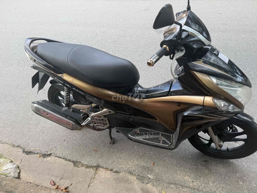 Honda Air Blade черный с золотистым инжекторный