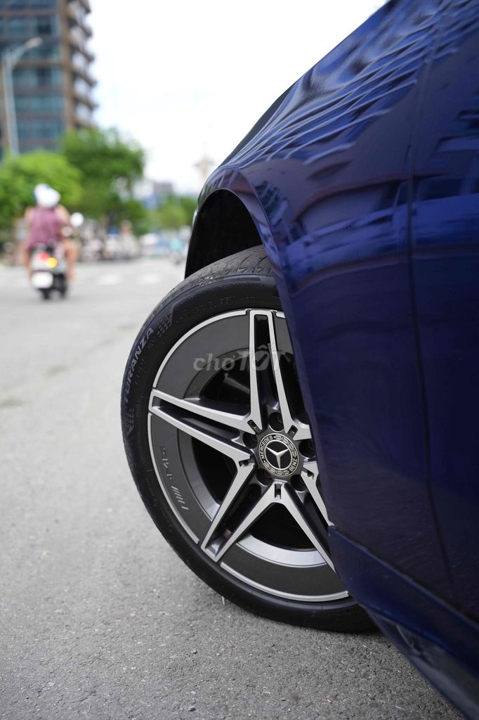 Mercedes-Benz C300 AMG 2022 Синий 20 000 км