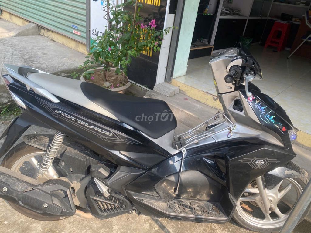 Cần bán xe Airblade. Mua bán Xe máy tại Huyện Quế Võ Bắc Ninh được đăng bởi Tuấn Dương hình 1