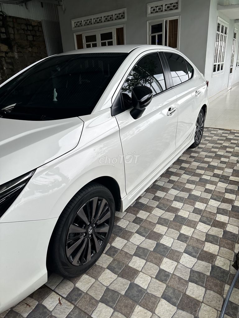 Хонда Сити RS 2023 Белая 22 000 км