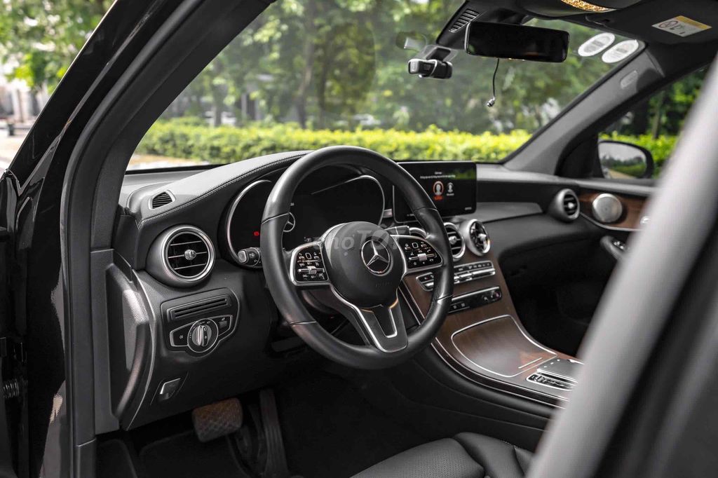 GLC200 4MATIC 2023 màu đen cá nhân 1 chủ siêu đẹp. Mua bán Ô tô tại Quận 7 Tp Hồ Chí Minh được đăng bởi Dương Phương hình 12