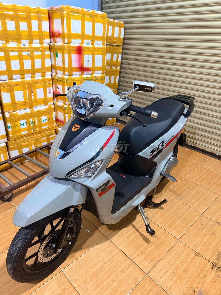 Электроскутер Yadea V002 2025 Серый