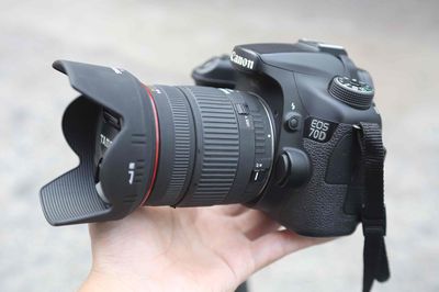 Canon 70D + lens Sigma 18-200 DC