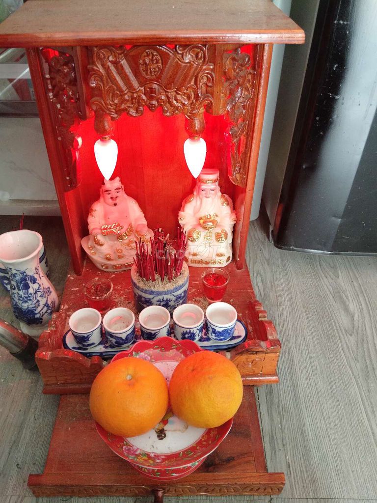 Bàn thờ Thần Tài Gỗ Nâu Phong thủy Vân gỗ. Mua bán Nội thất, đồ gia dụng khác tại Quận 8 Tp Hồ Chí Minh được đăng bởi  mình thang  hình 1