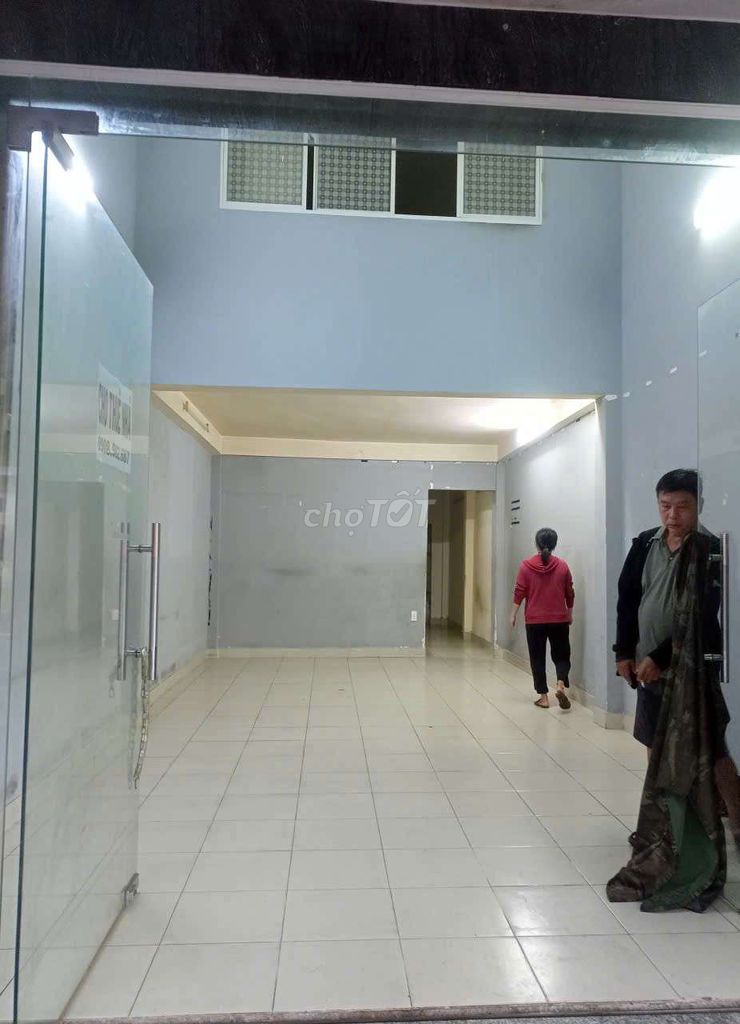 Аренда · 3 комн. · 56 м² · Quận 11, ул. Đường Lạc Long Quân