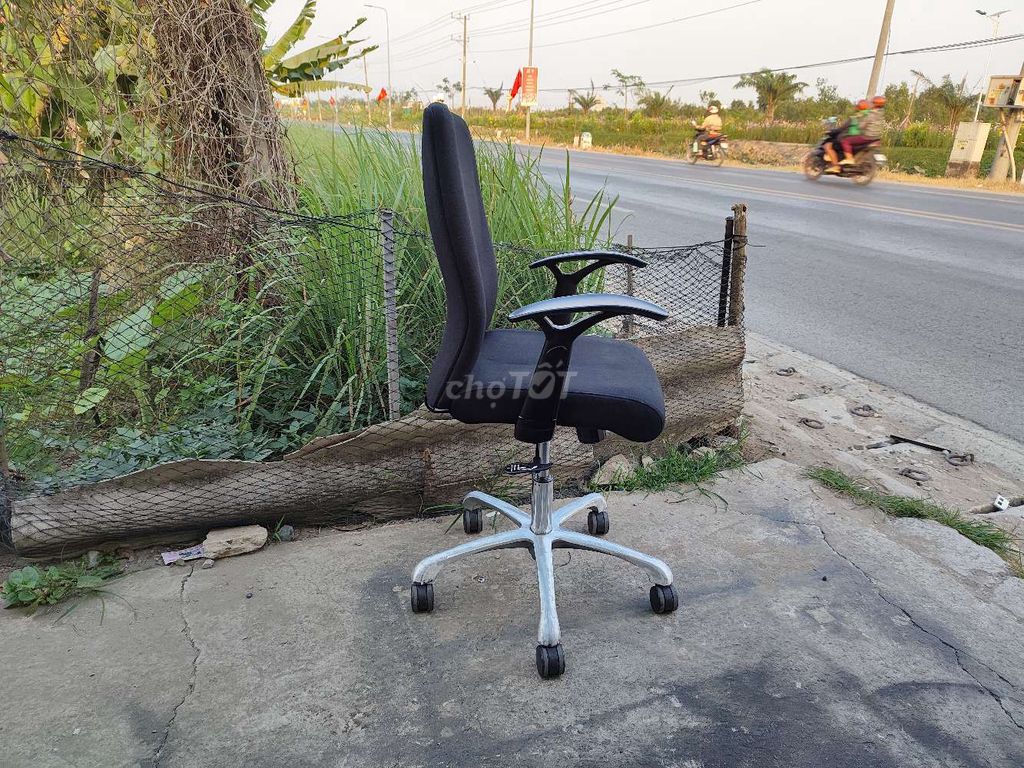 Ghế trưởng phòng nỉ ( thanh lý). Mua bán Đồ dùng văn phòng tại Huyện Đức Hòa Long An được đăng bởi Đồ Cũ VP PHÚ HƯNG hình 1