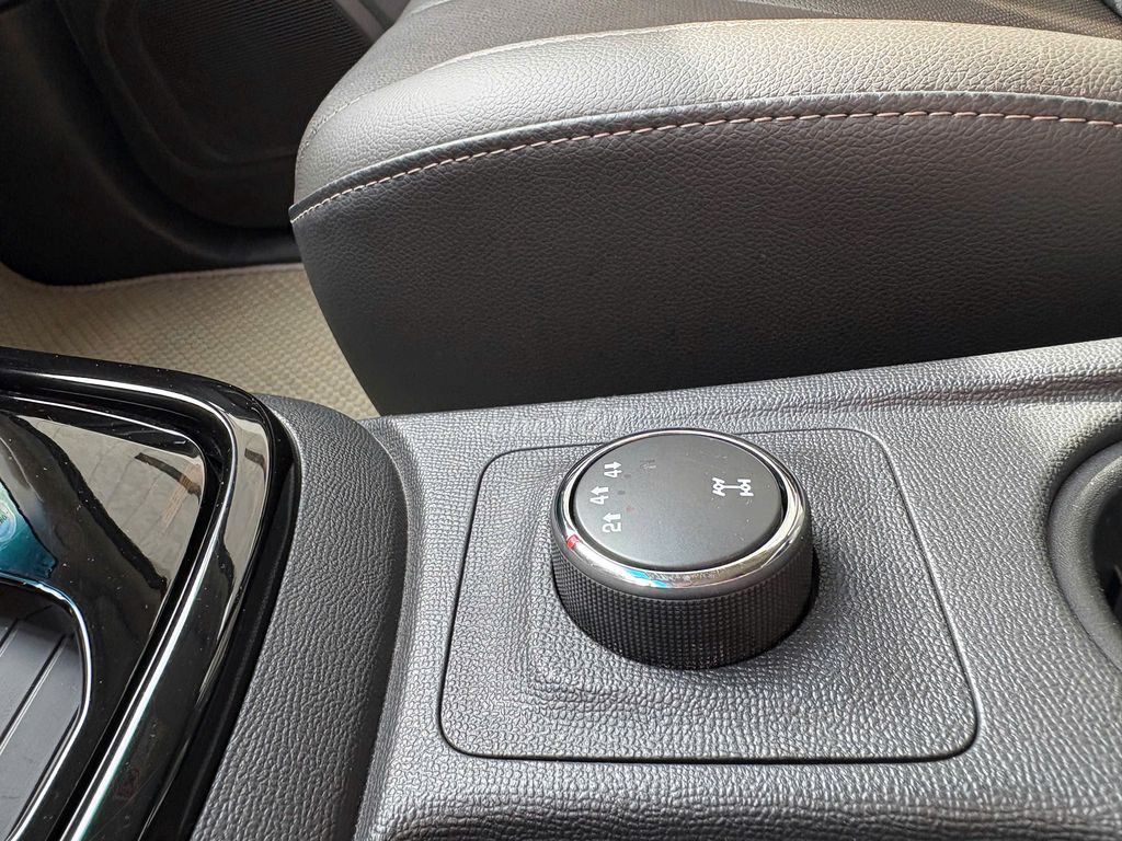 Chevrolet Trailblazer LTZ 2.5 4x4 1/2020 Siêu Cọp. Mua bán Ô tô tại Thành phố Thủ Đức Tp Hồ Chí Minh được đăng bởi Nguyễn An Phương hình 17