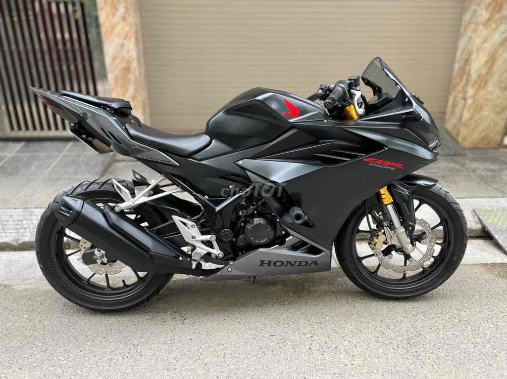HONDA CBR150 ABS FI date Mới nhất iển số 29 lướt. Mua bán Xe máy tại Quận Cầu Giấy Hà Nội được đăng bởi Tong motor xe may hình 7