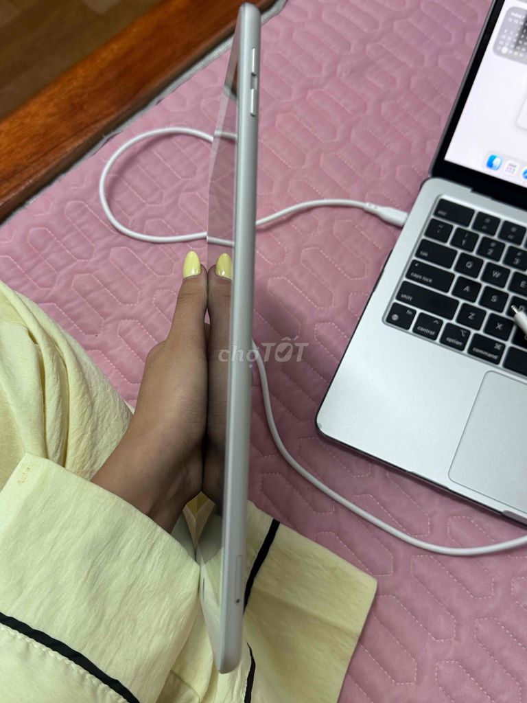 Apple iPad Gen 6 32GB Trắng/Bạc 4G Wifi. Mua bán Máy tính bảng tại Huyện Thuỷ Nguyên Hải Phòng được đăng bởi Nguyễn Hà Anh hình 1