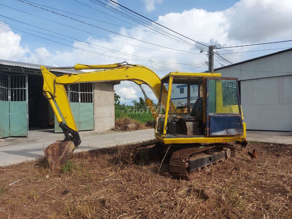 xe KOMATSU PC60-5 CÒN NGON. Mua bán Phương tiện khác tại Huyện Cái Bè Tiền Giang được đăng bởi AN hình 2