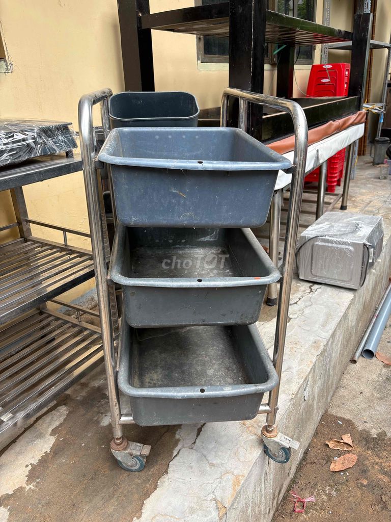 Xe đẩy dọn vệ sinh