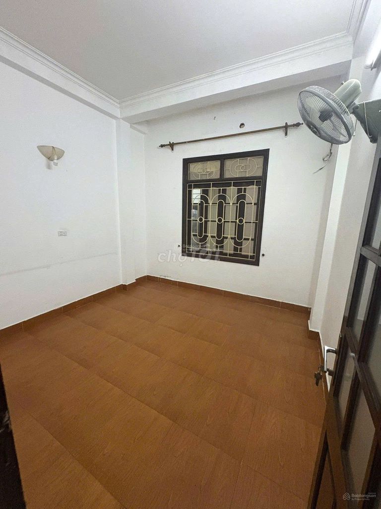 Cho thuê nhà Nguyễn Chí Thanh 40m² x 4 tầng, 4PN, ngõ ô tô, chỉ 14.5tr